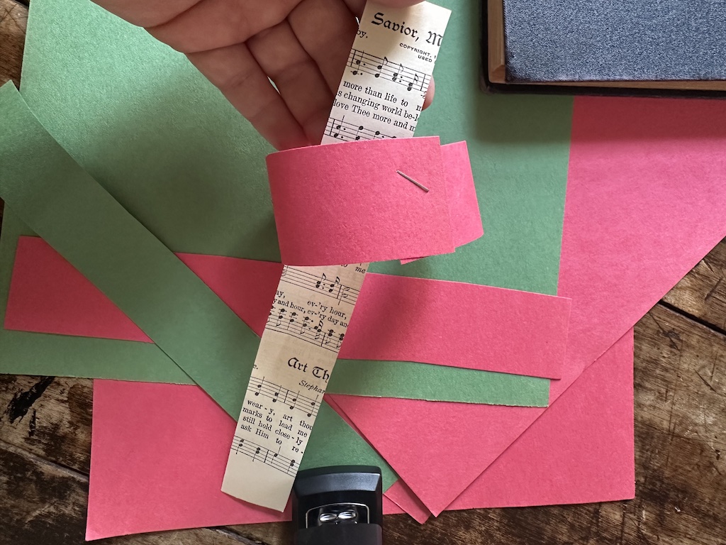 christmas paper chain decor